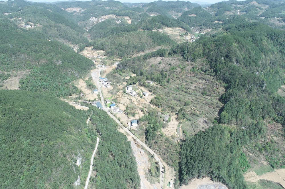 路愈寬，景愈明，可待漫慢行——朝天區(qū)曾家鎮(zhèn)（曾家場(chǎng)鎮(zhèn)至榮樂(lè)養(yǎng)生谷）段道路改建工程建設(shè)側(cè)記